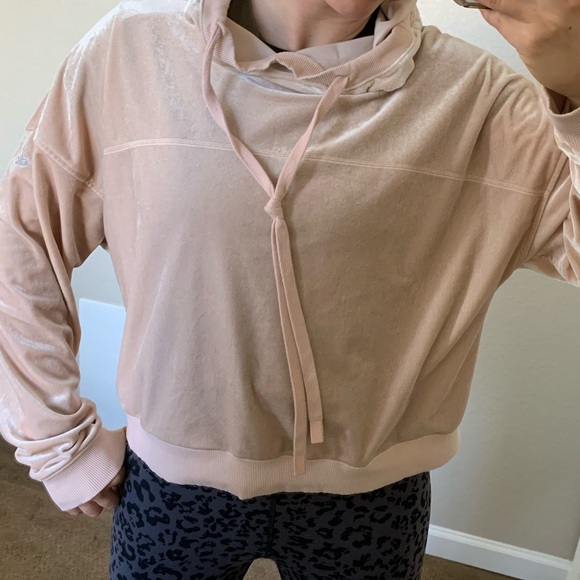 ALO Yoga Layer Long Sleeve Top - Picture 3 of 8